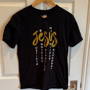 Black T-Shirt with Gold and White Spanish Text. Jesus.  New.